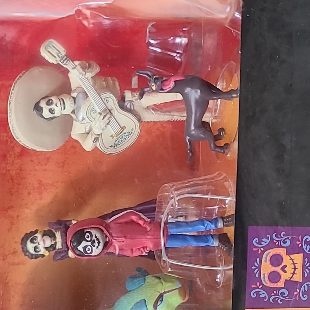 Disney Pixar Coco Deluxe Figure Play Set New with Box